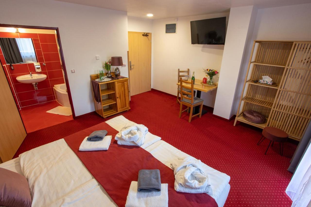 Wellness & Restaurant U Fandy Hotel Lhotka  Luaran gambar